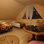 Małgosia - 10 Minut Na Piechotę Do Term Bania
